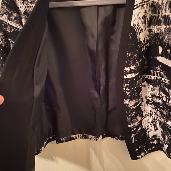 Nine West Women’s Black/White Short Jacket -Open Front -Sz 14 -fully lined - Picture 10 of 13
